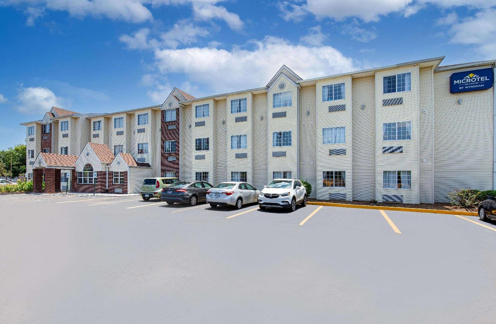 Microtel And By Wyndham - Cordova Hotel