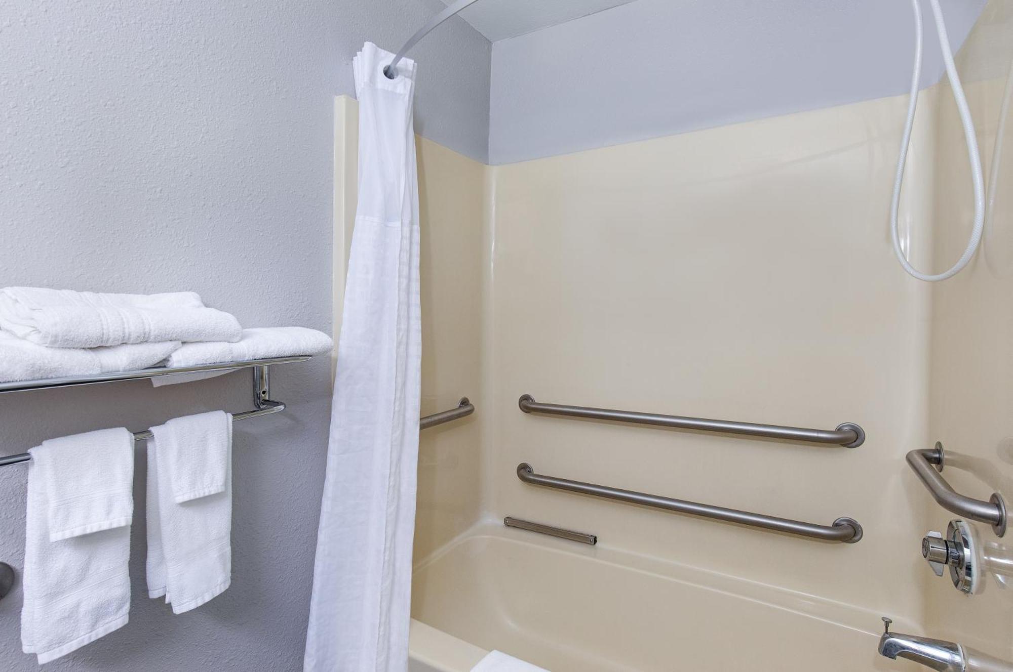 Microtel And By Wyndham - Cordova