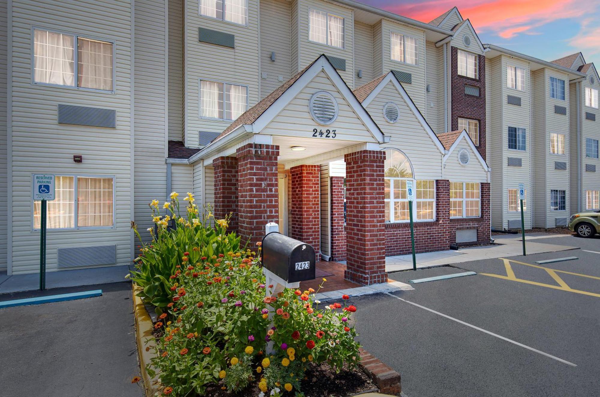 Microtel And By Wyndham - Cordova 2*