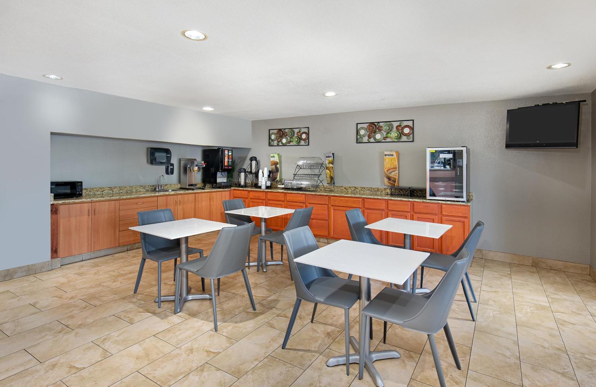 Hotel Microtel And By Wyndham - Cordova 2*